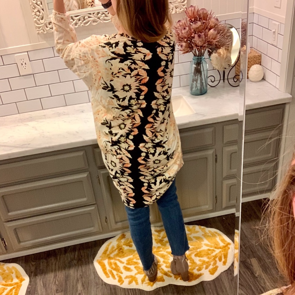 BILLABONG Floral Boho Black and Cream Coverup S/M - Picture 2 of 8